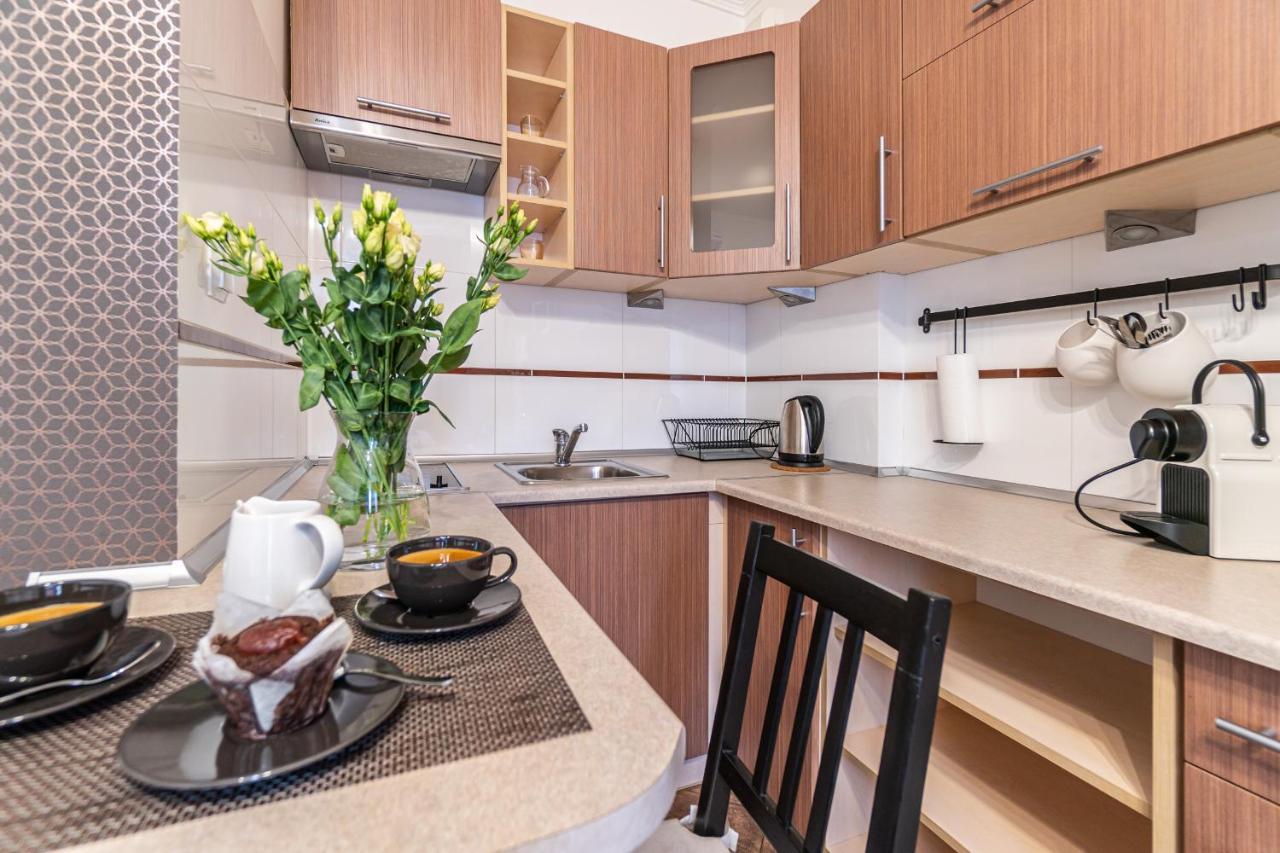 Roomservice Apartment *