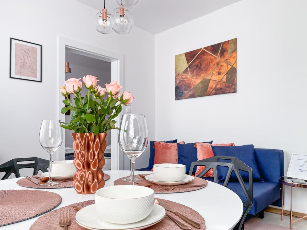 Roomservice Apartment *