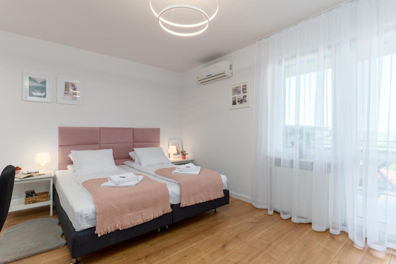 Roomservice Apartment