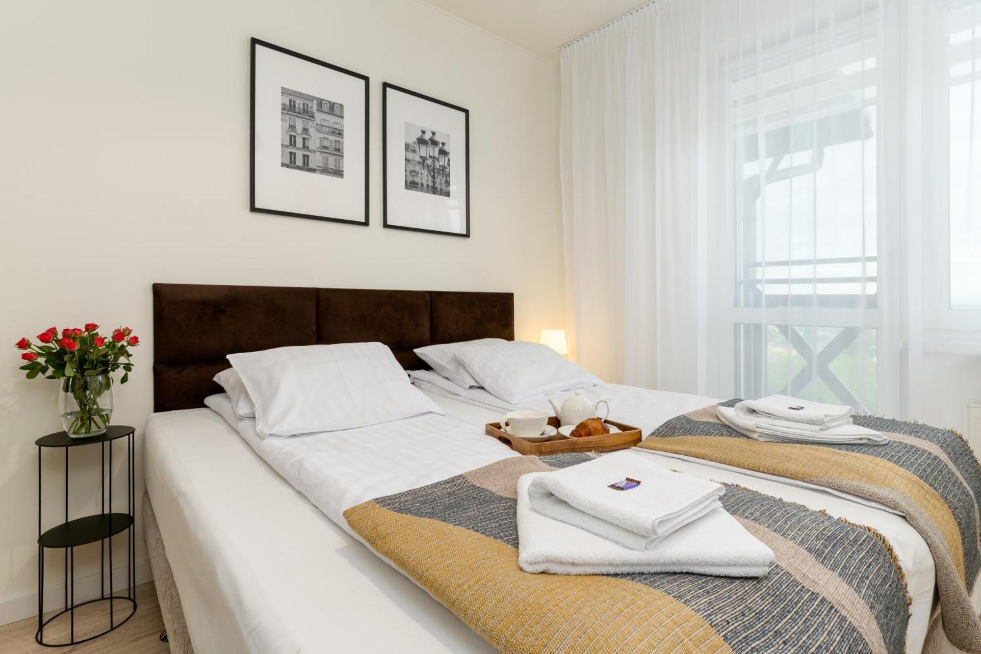Roomservice Apartment *